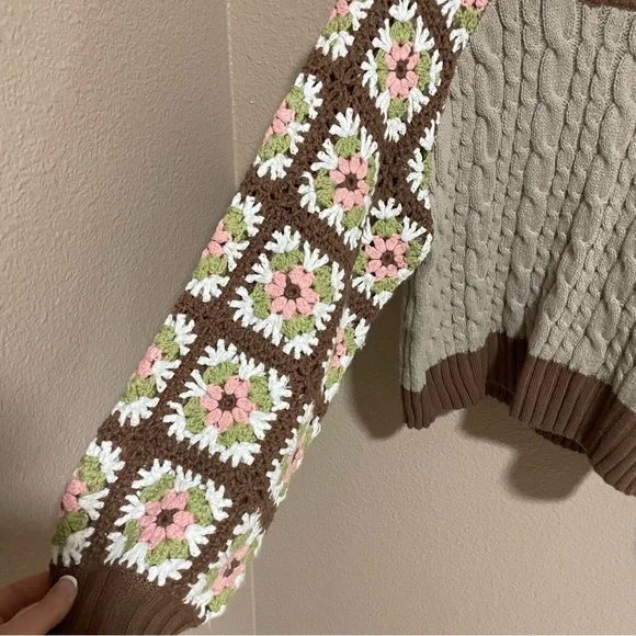 DAVI & DANI Brown and Beige Cable Knit Crochet-Sleeve Sweater - Picture 4 of 8